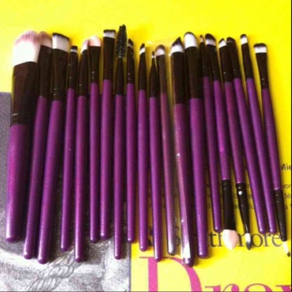 🎈 FINAL SALE🎈 Bundle Makeup Set - Picture 2 of 3